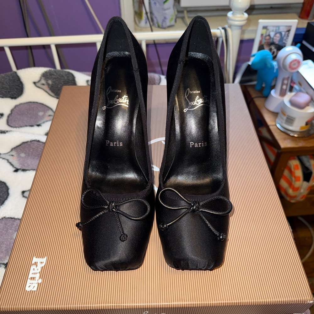 Christian Louboutin Cassia Nodo 100mm Pumps-Crepe Satin Black